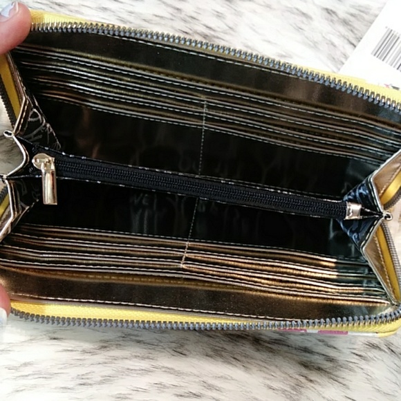 Betsey Johnson Z/A Wristlet/Wallet Yellow Floral - Picture 4 of 8